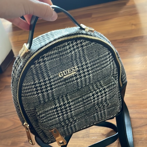 Guess convertible mini backpack crossbody - Picture 10 of 13